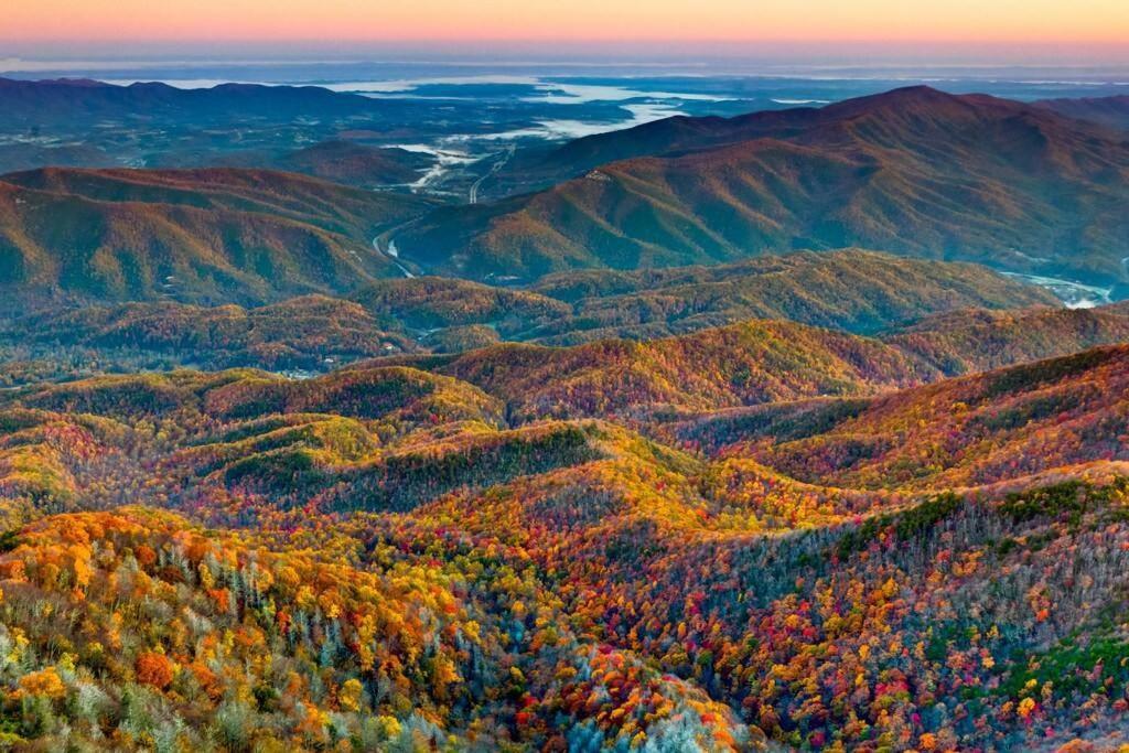 Four Private Suites - Hot Tub - Arcade - Fast Wi-Fi - One Minute To Parkway Fun Pigeon Forge Ngoại thất bức ảnh