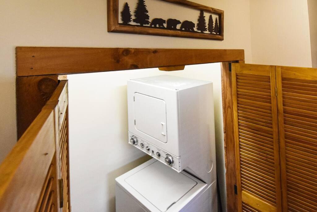 Four Private Suites - Hot Tub - Arcade - Fast Wi-Fi - One Minute To Parkway Fun Pigeon Forge Ngoại thất bức ảnh