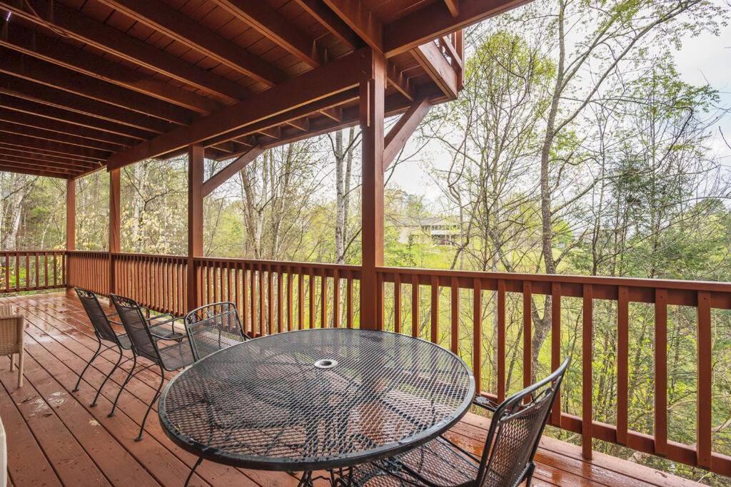 Four Private Suites - Hot Tub - Arcade - Fast Wi-Fi - One Minute To Parkway Fun Pigeon Forge Ngoại thất bức ảnh