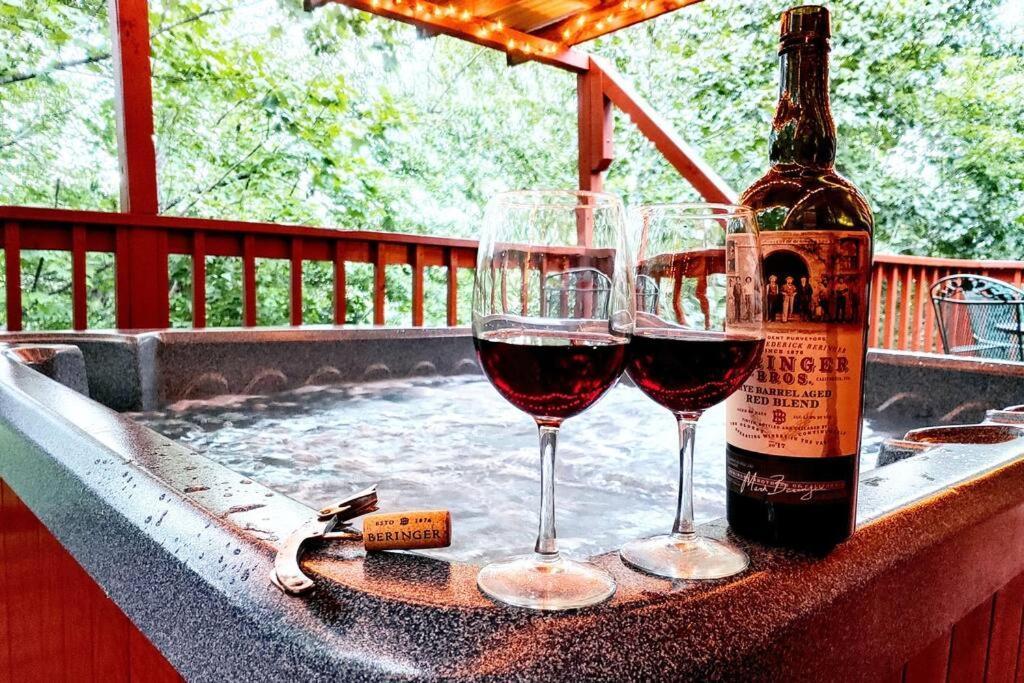 Four Private Suites - Hot Tub - Arcade - Fast Wi-Fi - One Minute To Parkway Fun Pigeon Forge Ngoại thất bức ảnh