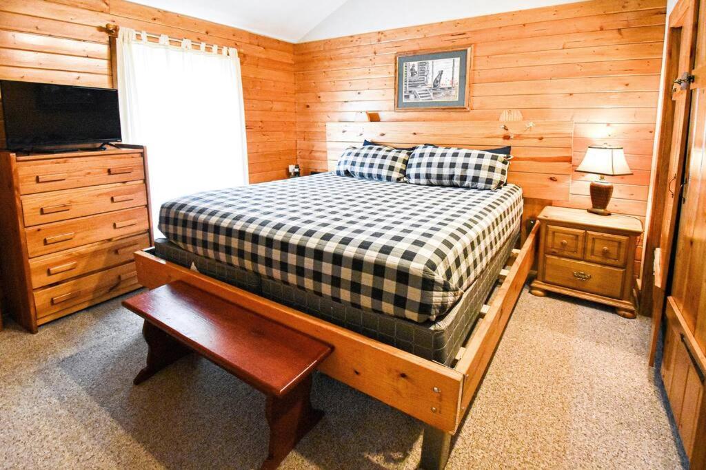 Four Private Suites - Hot Tub - Arcade - Fast Wi-Fi - One Minute To Parkway Fun Pigeon Forge Ngoại thất bức ảnh