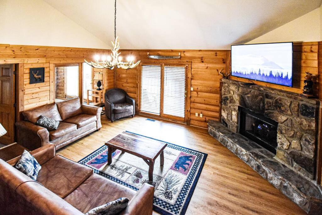 Four Private Suites - Hot Tub - Arcade - Fast Wi-Fi - One Minute To Parkway Fun Pigeon Forge Ngoại thất bức ảnh