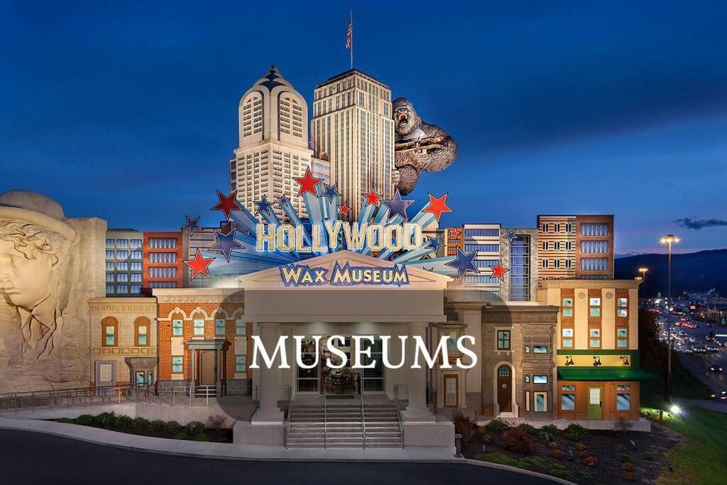 Four Private Suites - Hot Tub - Arcade - Fast Wi-Fi - One Minute To Parkway Fun Pigeon Forge Ngoại thất bức ảnh