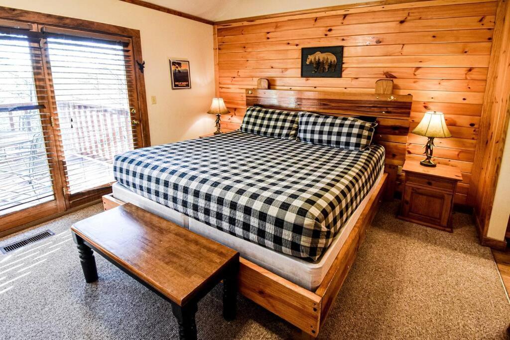 Four Private Suites - Hot Tub - Arcade - Fast Wi-Fi - One Minute To Parkway Fun Pigeon Forge Ngoại thất bức ảnh