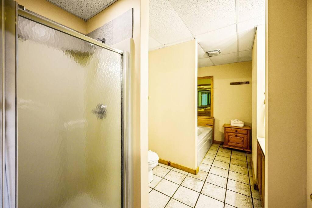 Four Private Suites - Hot Tub - Arcade - Fast Wi-Fi - One Minute To Parkway Fun Pigeon Forge Ngoại thất bức ảnh