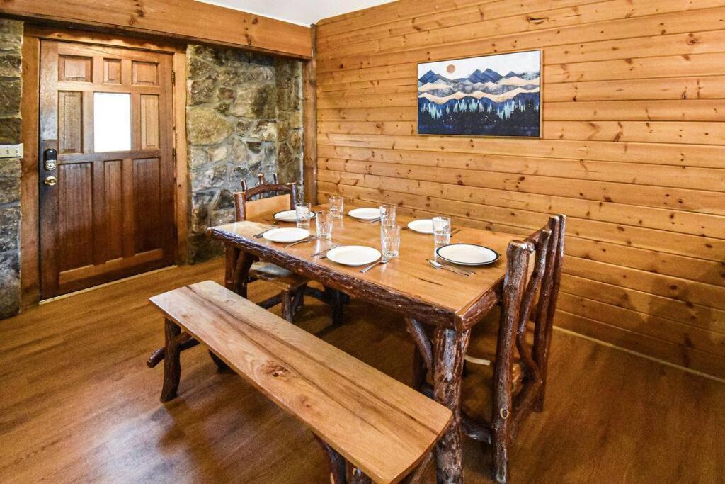 Four Private Suites - Hot Tub - Arcade - Fast Wi-Fi - One Minute To Parkway Fun Pigeon Forge Ngoại thất bức ảnh