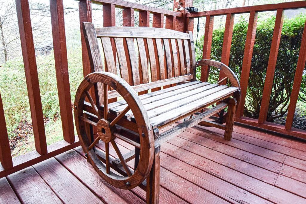 Four Private Suites - Hot Tub - Arcade - Fast Wi-Fi - One Minute To Parkway Fun Pigeon Forge Ngoại thất bức ảnh